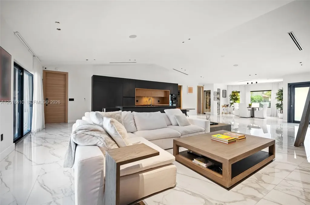 16431 NE 34th Avenue North Miami Beach FL 33160
