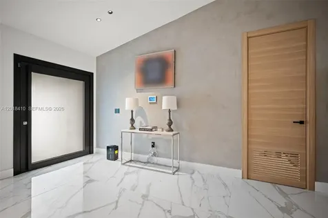 16431 NE 34th Avenue North Miami Beach FL 33160