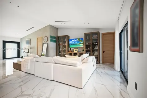 16431 NE 34th Avenue North Miami Beach FL 33160