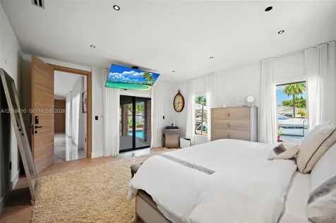 16431 NE 34th Avenue North Miami Beach FL 33160