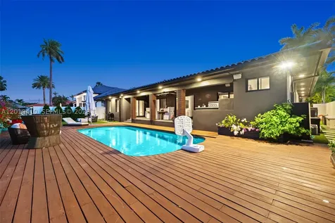 16431 NE 34th Avenue North Miami Beach FL 33160