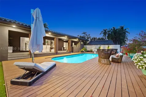 16431 NE 34th Avenue North Miami Beach FL 33160