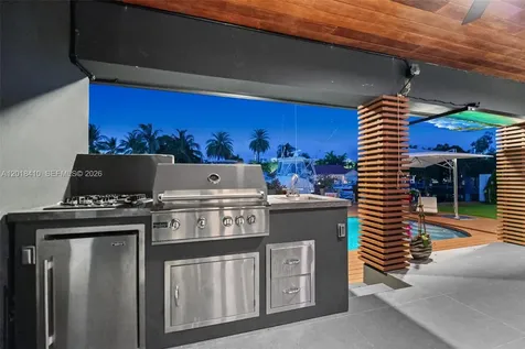 16431 NE 34th Avenue North Miami Beach FL 33160