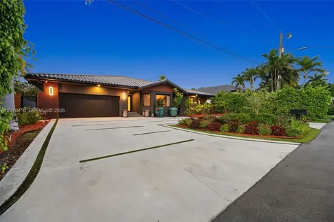 16431 NE 34th Avenue North Miami Beach FL 33160