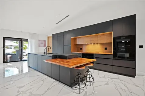 16431 NE 34th Avenue North Miami Beach FL 33160