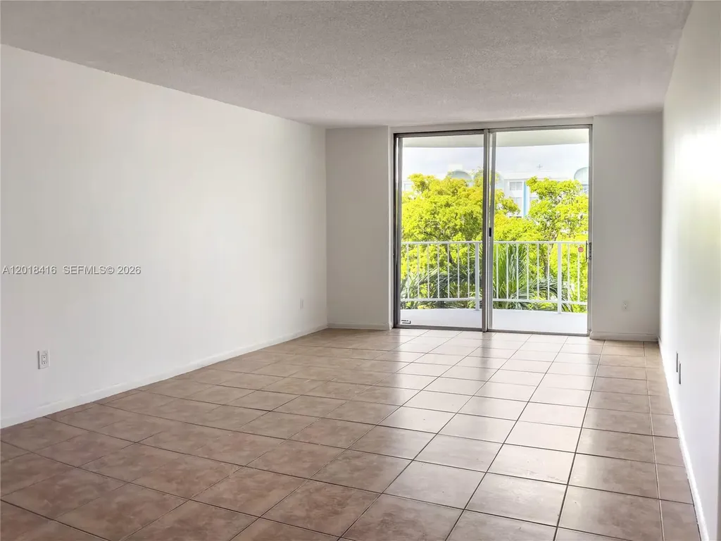 496 NW 165th St Road Miami FL 33169
