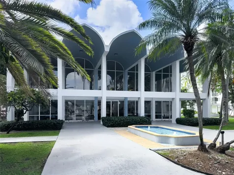 496 NW 165th St Road Miami FL 33169