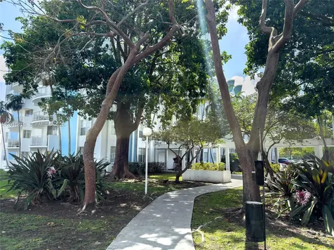 496 NW 165th St Road Miami FL 33169