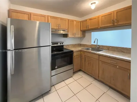496 NW 165th St Road Miami FL 33169