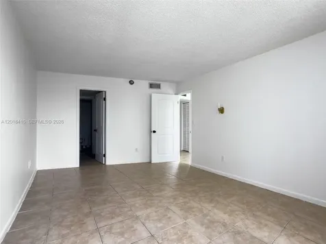 496 NW 165th St Road Miami FL 33169