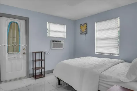 6036 Polk Street Hollywood FL 33024