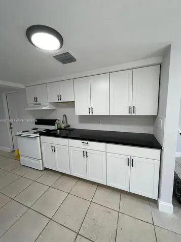 2171 Burlington Opa-Locka FL 33054