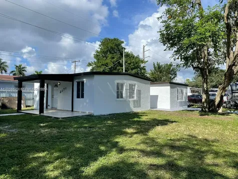2171 Burlington Opa-Locka FL 33054