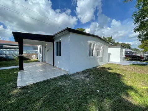 2171 Burlington Opa-Locka FL 33054