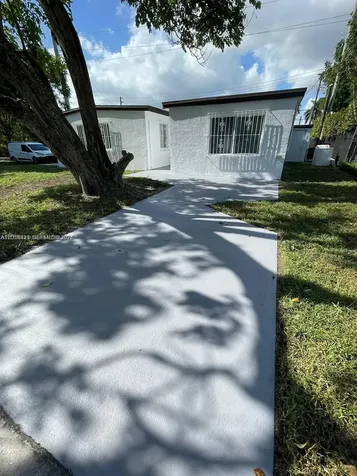 2171 Burlington Opa-Locka FL 33054
