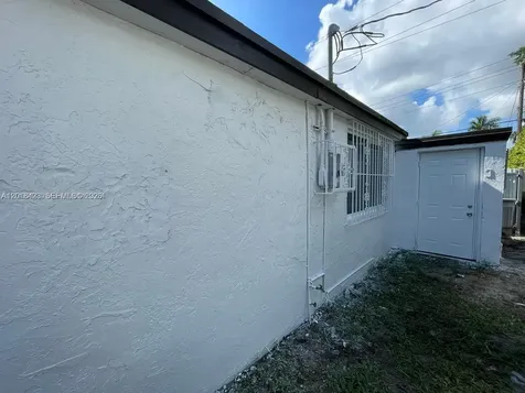 2171 Burlington Opa-Locka FL 33054