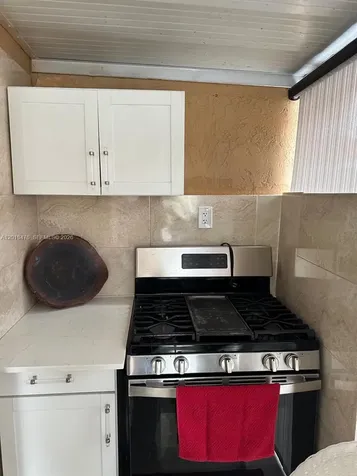2485 W 76th Street Hialeah FL 33016