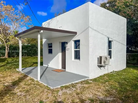 1025 NW 55th Street Miami FL 33127
