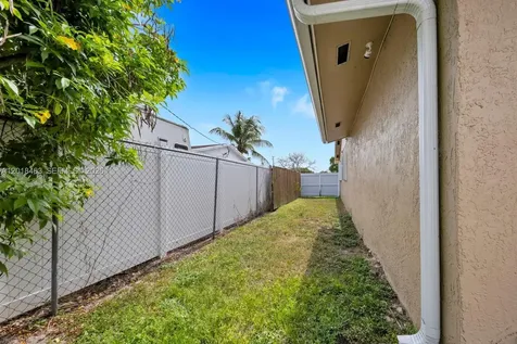 15725 SW 102nd Place Miami FL 33157