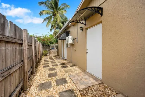 15725 SW 102nd Place Miami FL 33157