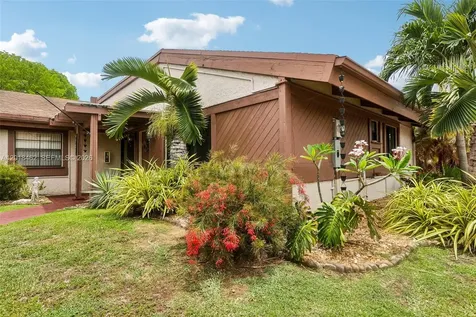 2731 S Parkview Drive Hallandale Beach FL 33009