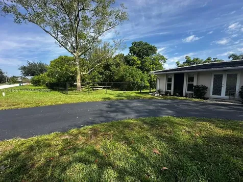 11901 NW 25th Street Plantation FL 33323