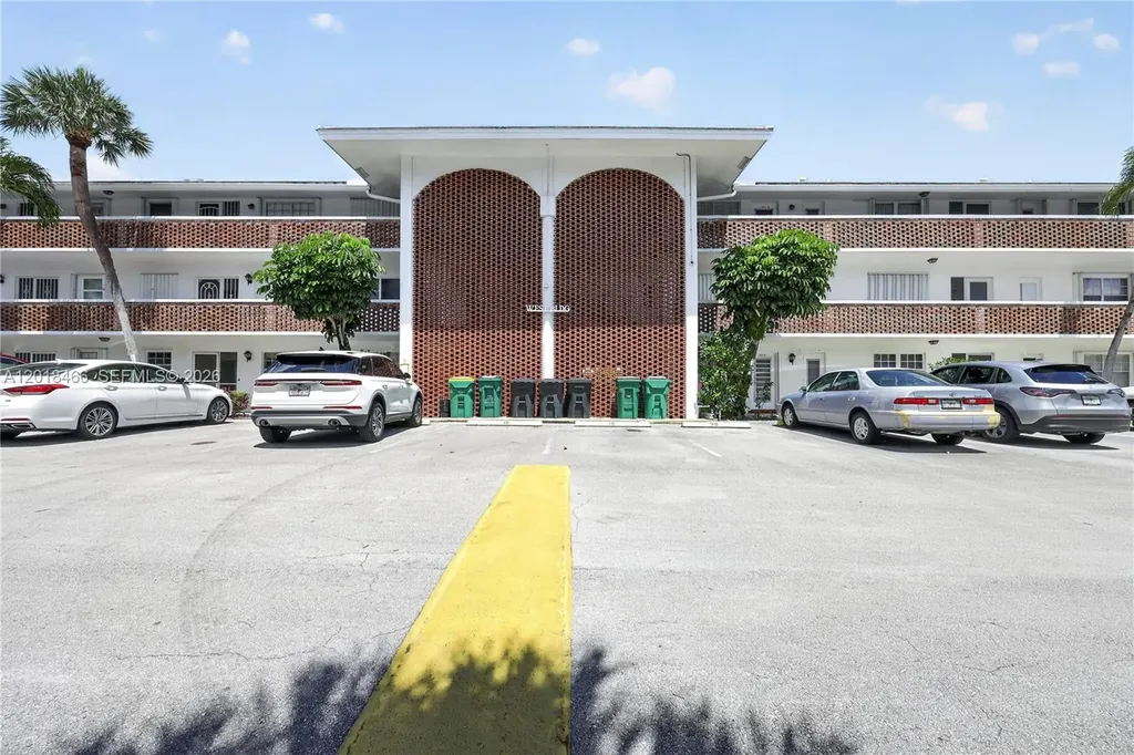 2050 NE 39th Street Lighthouse Point FL 33064