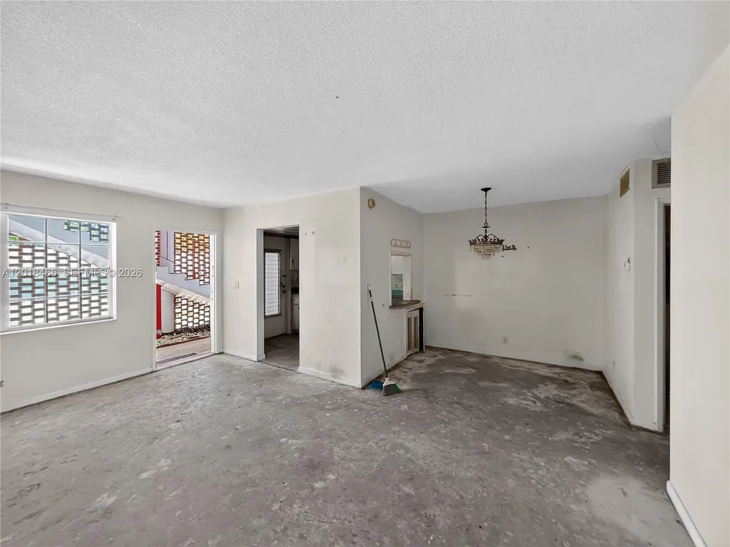 2050 NE 39th Street Lighthouse Point FL 33064