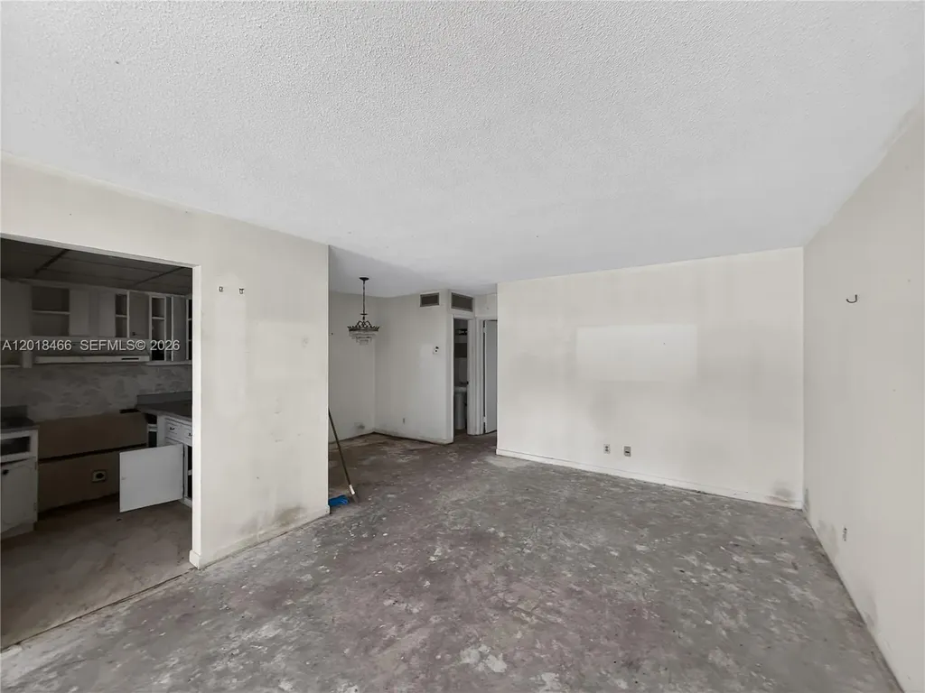 2050 NE 39th Street Lighthouse Point FL 33064