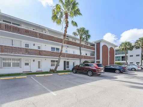2050 NE 39th Street Lighthouse Point FL 33064