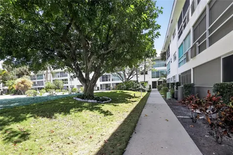 2050 NE 39th Street Lighthouse Point FL 33064