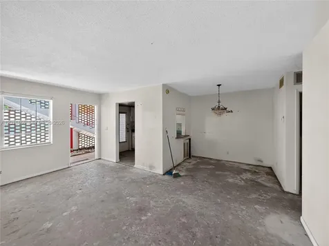 2050 NE 39th Street Lighthouse Point FL 33064