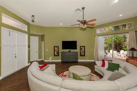 1220 W Bel Aire Drive W Pembroke Pines FL 33027