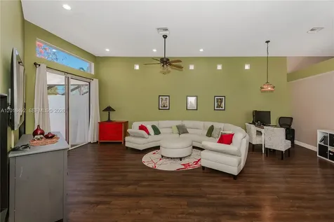 1220 W Bel Aire Drive W Pembroke Pines FL 33027