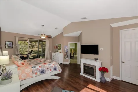 1220 W Bel Aire Drive W Pembroke Pines FL 33027