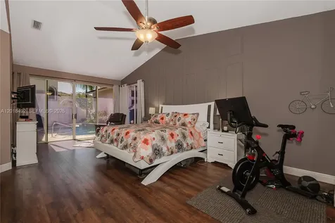 1220 W Bel Aire Drive W Pembroke Pines FL 33027