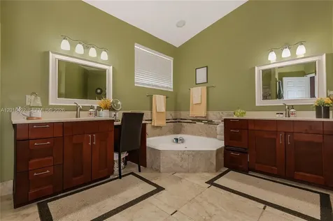 1220 W Bel Aire Drive W Pembroke Pines FL 33027