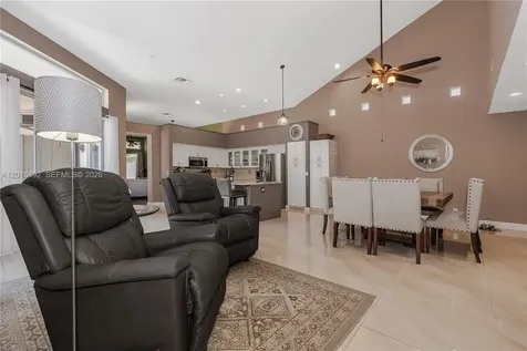 1220 W Bel Aire Drive W Pembroke Pines FL 33027