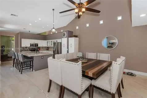 1220 W Bel Aire Drive W Pembroke Pines FL 33027