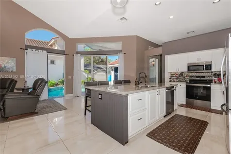 1220 W Bel Aire Drive W Pembroke Pines FL 33027