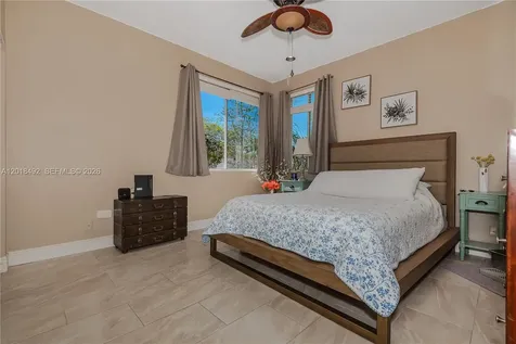 1220 W Bel Aire Drive W Pembroke Pines FL 33027