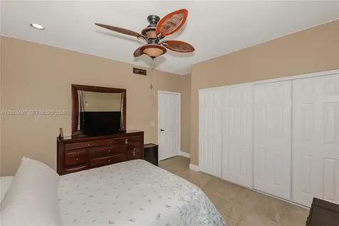 1220 W Bel Aire Drive W Pembroke Pines FL 33027