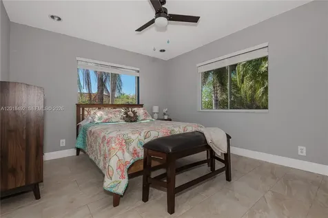 1220 W Bel Aire Drive W Pembroke Pines FL 33027