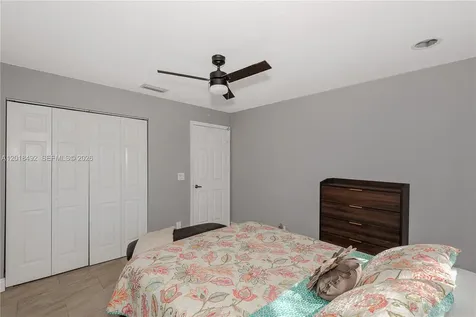 1220 W Bel Aire Drive W Pembroke Pines FL 33027