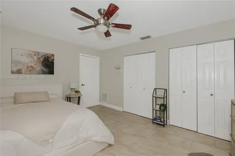 1220 W Bel Aire Drive W Pembroke Pines FL 33027