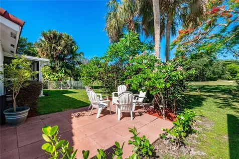 1220 W Bel Aire Drive W Pembroke Pines FL 33027