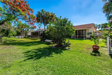 1220 W Bel Aire Drive W Pembroke Pines FL 33027