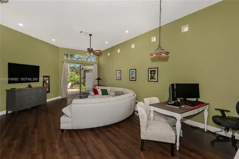 1220 W Bel Aire Drive W Pembroke Pines FL 33027