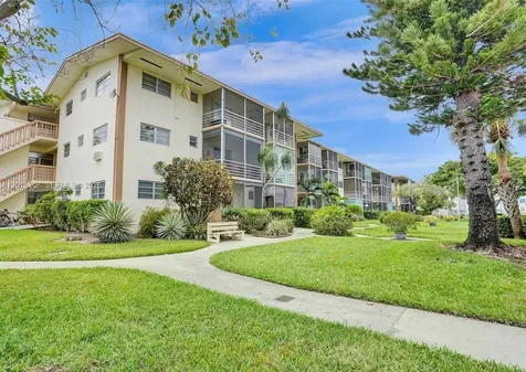 17090 NE 14th Avenue North Miami Beach FL 33162