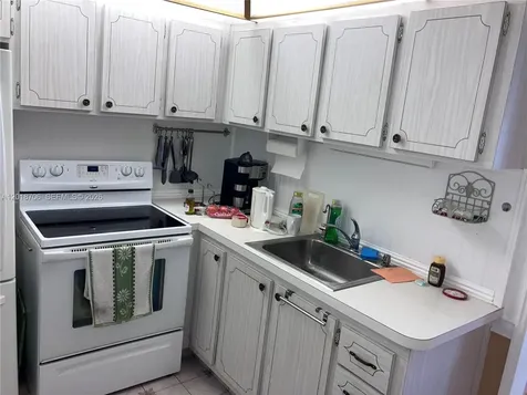 17090 NE 14th Avenue North Miami Beach FL 33162